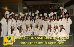  BLANCAS  togas y birretes   para graduacion Bogota, Colombia