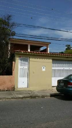 se vende bella casa en Naguanagua Valencia, Venezuela