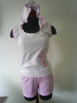 linda pijama con capota y bordado de mariposas pereira, Colombia