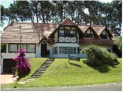 chalet 4 dormitorios punta del este cerca shopping punta del este, uruguay