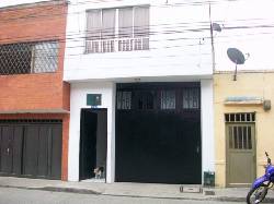bodega con casas oficinas barrio libertadores parte pla cali , colombia 