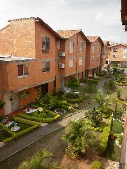 VENDO CASA DE 3 NIVELES EN RESERVA DEL LILI CALI, COLOMBIA