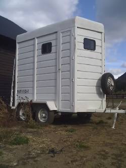 VENTA DE TRAILER PARA 2 CABALLOS san carlos de bariloche, argentina