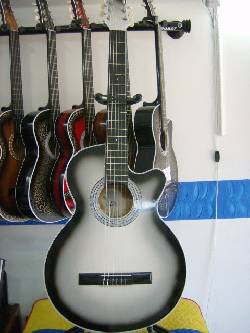 Guitarras clasicas acusticas electroacusticas fabr bogota, Colombia
