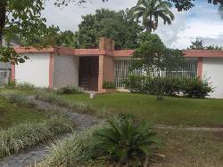 CASA QUINTA EN VENEZUELA, DE 1.200 m2 MARACAY Maracay, Venezuela