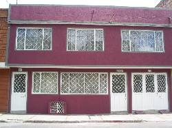 VENTA CASA CON TRES APARTAMENTOS Bogota, Colombia