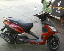 vendo moto automatica UM 150 modelo 2009 aproveche bogota, colombia
